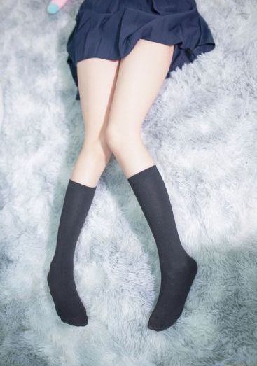 红唇滚滚