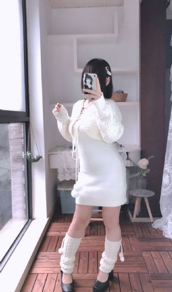 一边摸进内裤一边亲视频